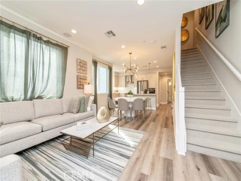 824  s harbor blvd  , Santa Ana, CA