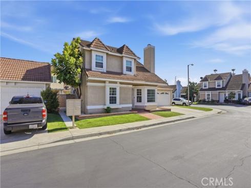 321  Burlington Common  , Santa Ana, CA