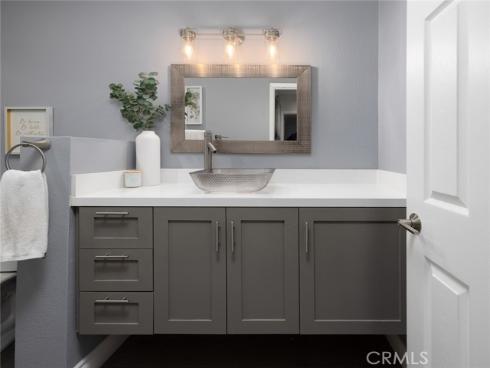 1000 W Macarthur  11  Boulevard, Santa Ana, CA