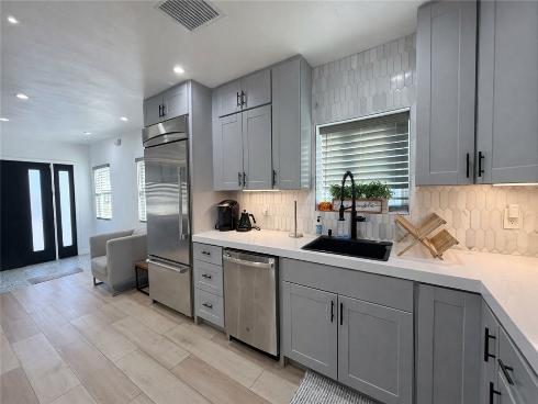 1020 N Raitt  , Santa Ana, CA