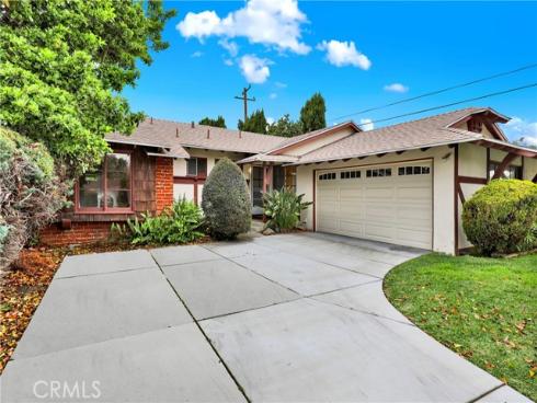 2218 Lewis Street, Santa Ana, CA