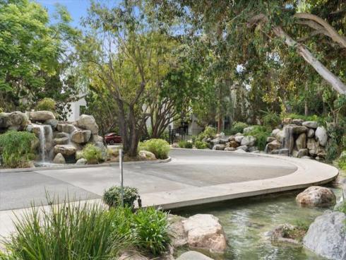 2524 W Macarthur  A  Boulevard, Santa Ana, CA