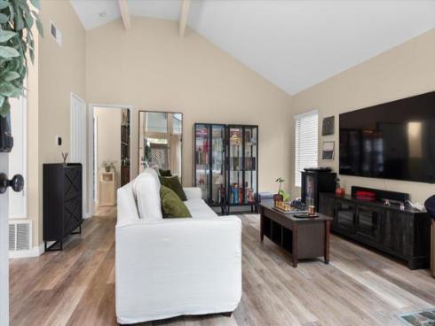 2524 W Macarthur  A  Boulevard, Santa Ana, CA