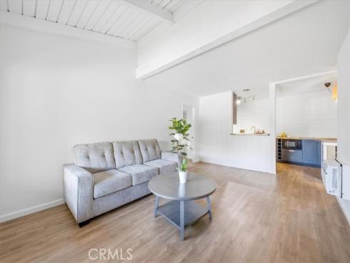 1040 W. Macarthur 42