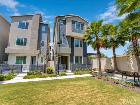 925 E 3rd , Santa Ana, CA