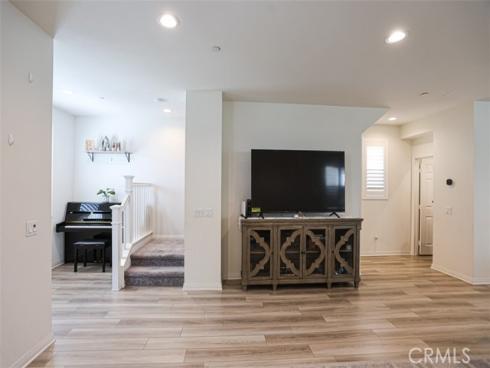 923 E 2nd  , Santa Ana, CA