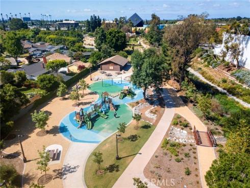 709 E Catalina  , Santa Ana, CA