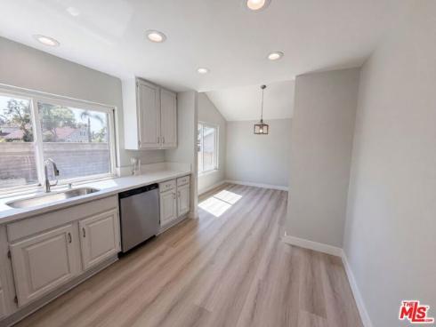 2334 W Chandler Avenue, Santa Ana, CA