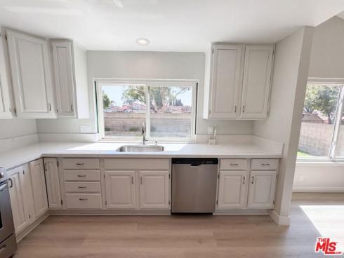 2334 W Chandler Avenue, Santa Ana, CA