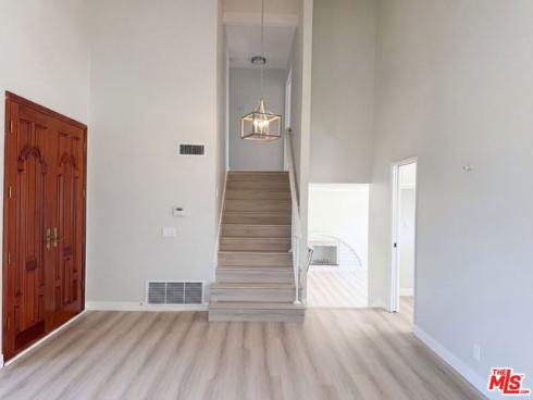 2334 W Chandler Avenue, Santa Ana, CA