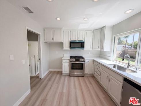 2334 W Chandler Avenue, Santa Ana, CA