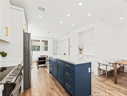 609 S Lyon Street , Santa Ana, CA