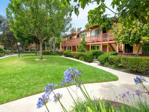 1000 W. Macarthur Boulevard 61