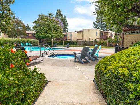 1000 W Macarthur 61 Boulevard, Santa Ana, CA