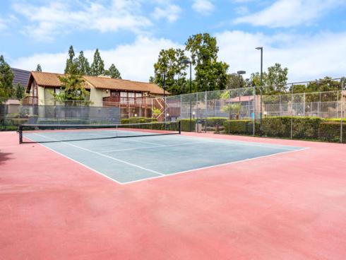 1000 W Macarthur 61 Boulevard, Santa Ana, CA