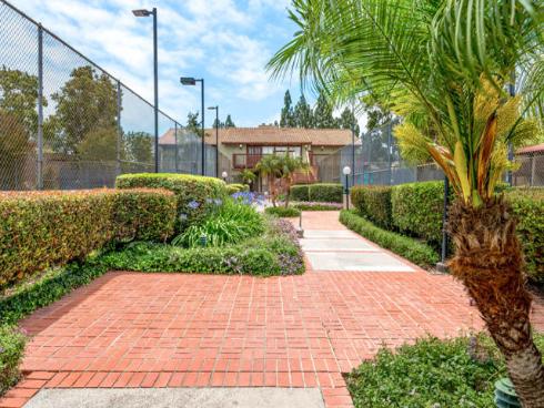 1000 W Macarthur 61 Boulevard, Santa Ana, CA