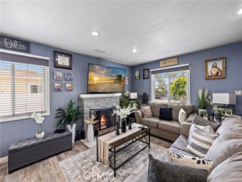 813 E Chestnut , Santa Ana, CA