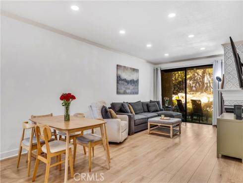 2542 W Macarthur G Boulevard, Santa Ana, CA