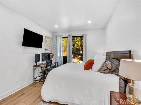 2542 W Macarthur G Boulevard, Santa Ana, CA