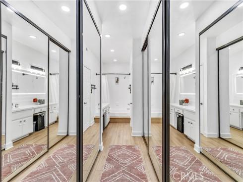 2542 W Macarthur G Boulevard, Santa Ana, CA