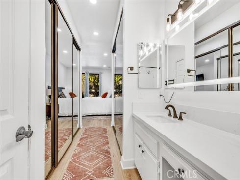 2542 W Macarthur G Boulevard, Santa Ana, CA