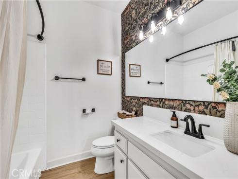 2542 W Macarthur G Boulevard, Santa Ana, CA
