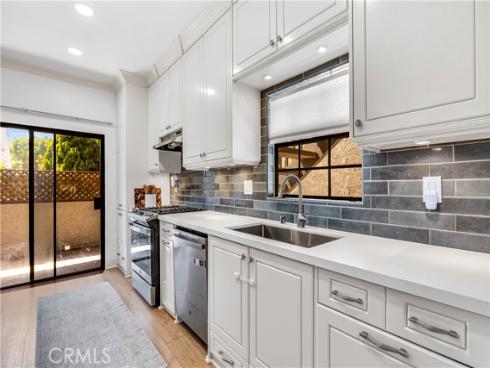 2542 W Macarthur G Boulevard, Santa Ana, CA