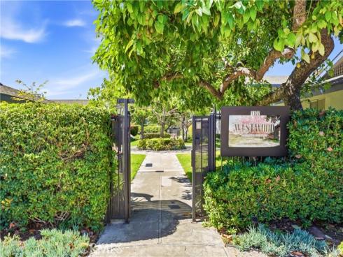 1107 West Memory Lane 8C , Santa Ana, CA