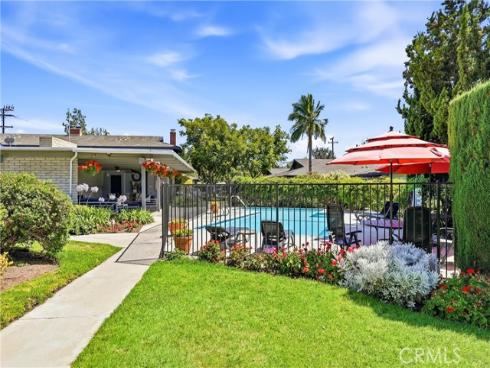 1107 West Memory Lane 8C , Santa Ana, CA