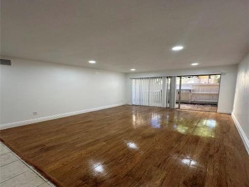 1101 W Macarthur 301 , Santa Ana, CA