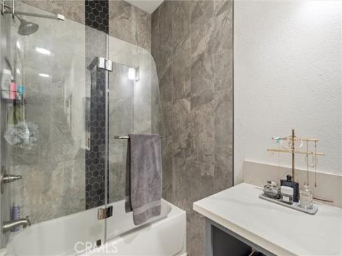 2504 W Macarthur I Boulevard, Santa Ana, CA