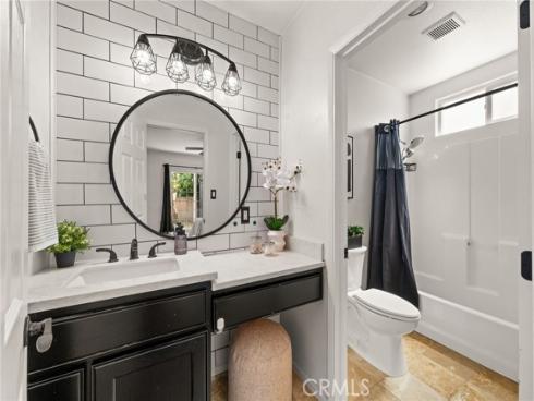 2211  Oak   Street, Santa Ana, CA