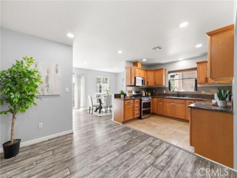 2211  Oak   Street, Santa Ana, CA