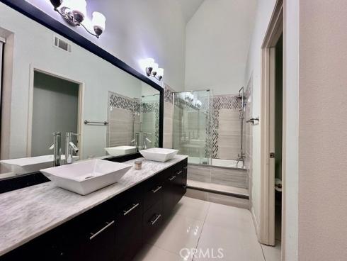 2542 W Macarthur  , Santa Ana, CA