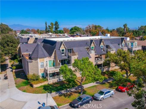 300 E. Chestnut 300Q