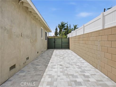 2215 N Spurgeon  , Santa Ana, CA