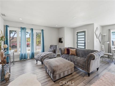 2215 N Spurgeon  , Santa Ana, CA