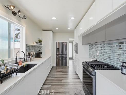 2215 N Spurgeon  , Santa Ana, CA