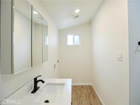 122 N Bewley Street, Santa Ana, CA