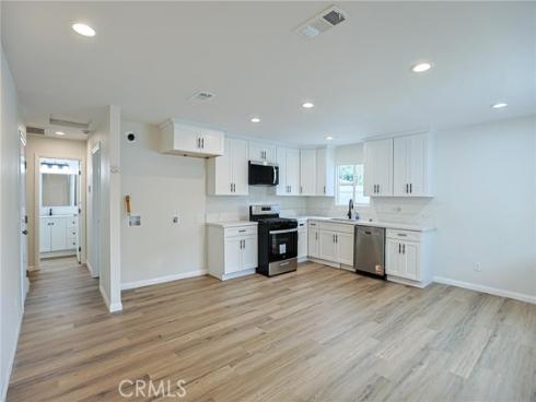 122 N Bewley Street, Santa Ana, CA