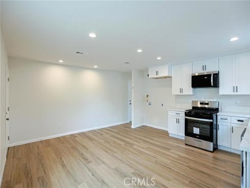 122 N Bewley Street, Santa Ana, CA