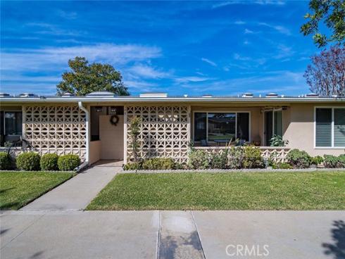 13580  Medinac  M5-101B  Lane, Seal Beach, CA