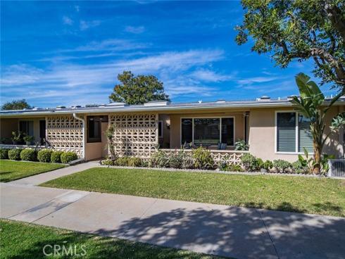 13580  Medinac  M5-101B  Lane, Seal Beach, CA