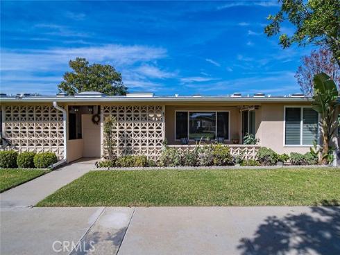 13580  Medinac  M5-101B  Lane, Seal Beach, CA