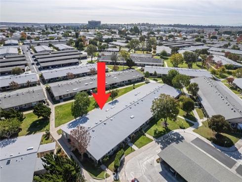 13580  Medinac  M5-101B  Lane, Seal Beach, CA