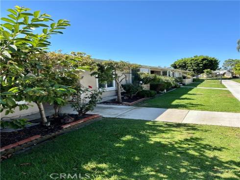 1740  Sunningdale Rd., M14-16j  , Seal Beach, CA