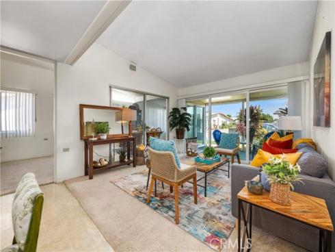 13600  Cedarcrest  111A  M-5, Seal Beach, CA