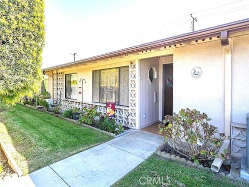 1261  Oakmont Road, M8-177k  , Seal Beach, CA