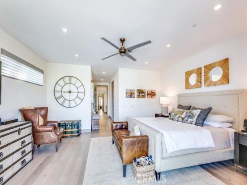 207  1st  , Seal Beach, CA