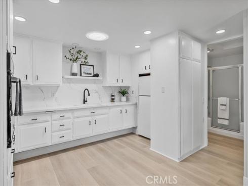 1600  Northwood Rd.  M11-275B , Seal Beach, CA